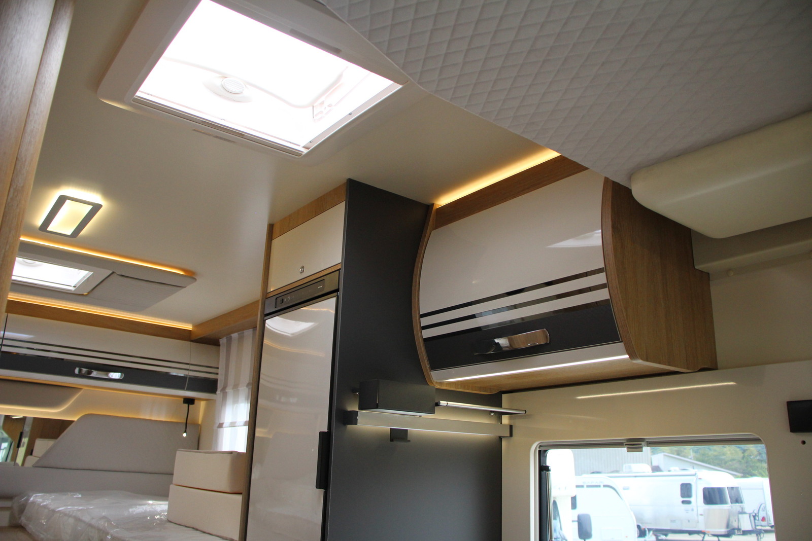 キャンピングカーキャブコン