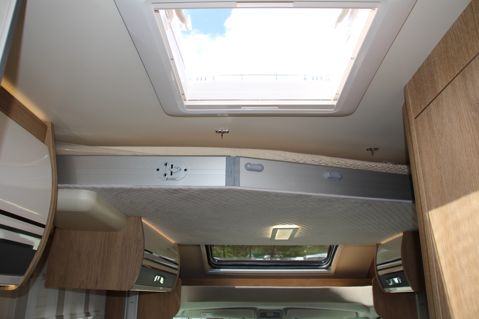 キャンピングカーキャブコン