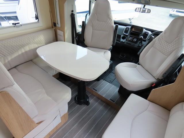 キャンピングカーキャブコン