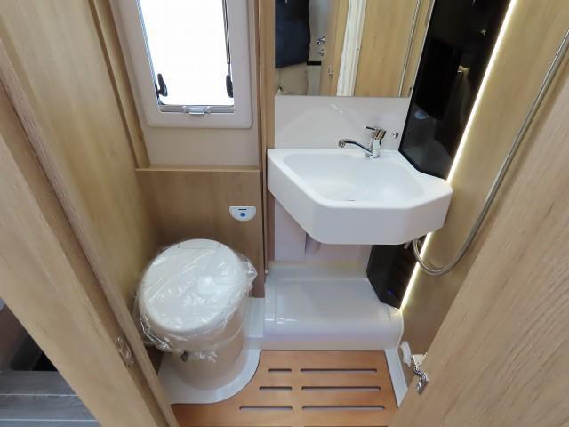 キャンピングカーキャブコン