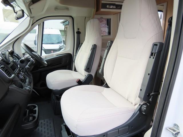 キャンピングカーキャブコン