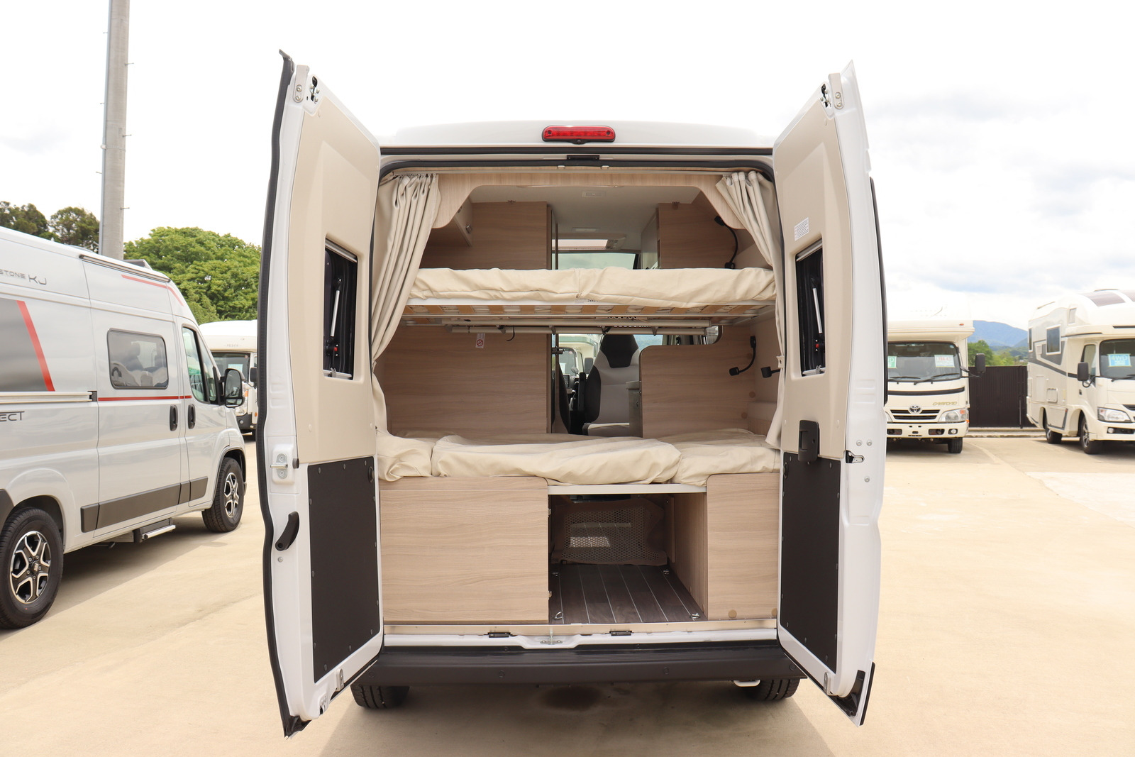 キャンピングカーバンコン