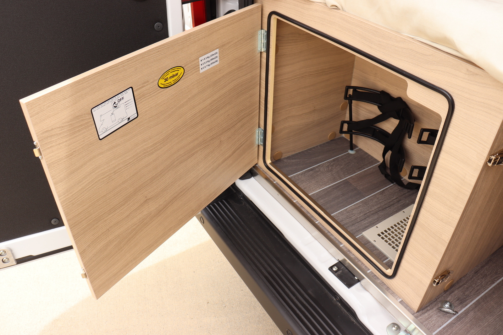 キャンピングカーバンコン