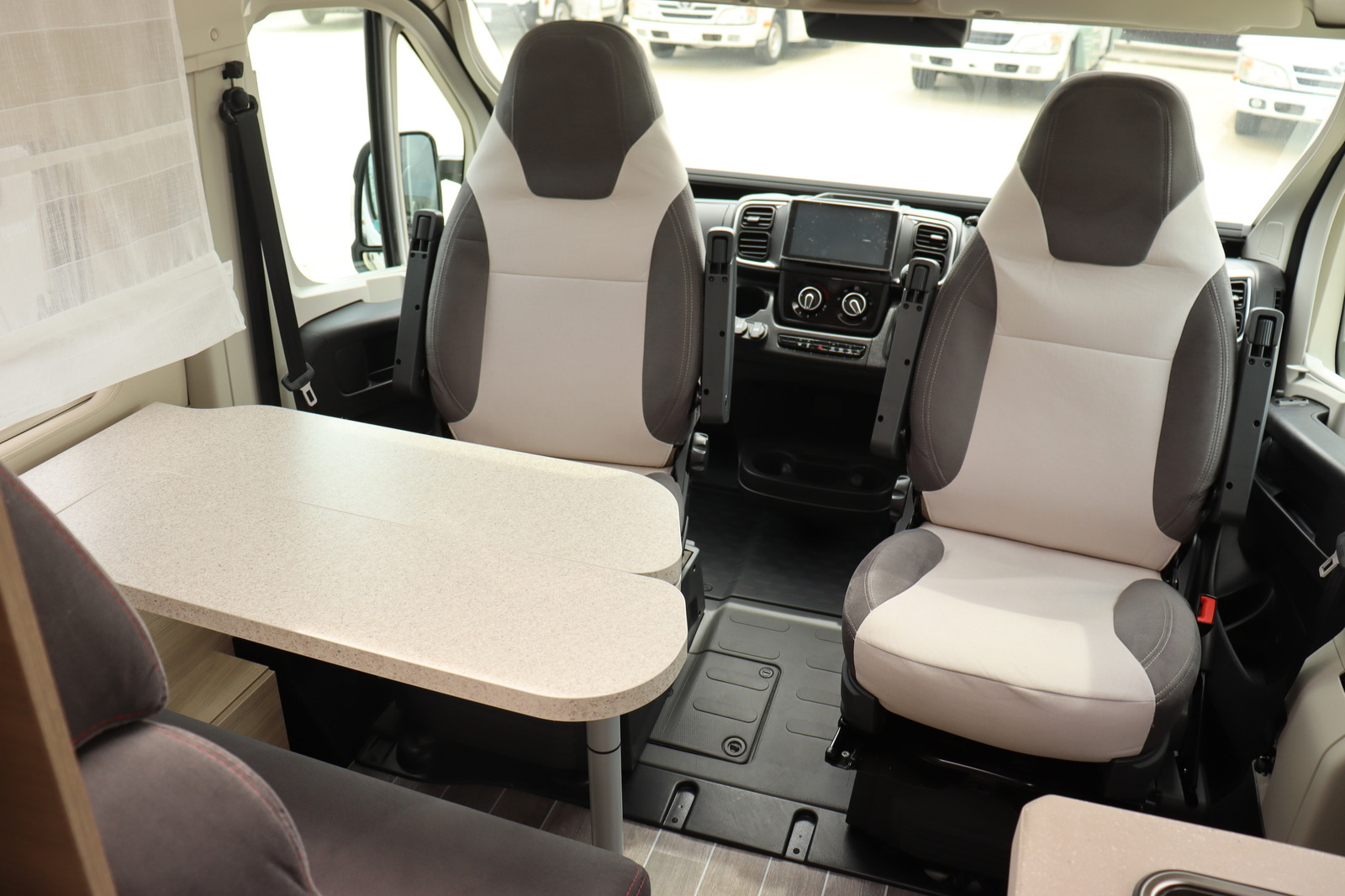 キャンピングカーバンコン