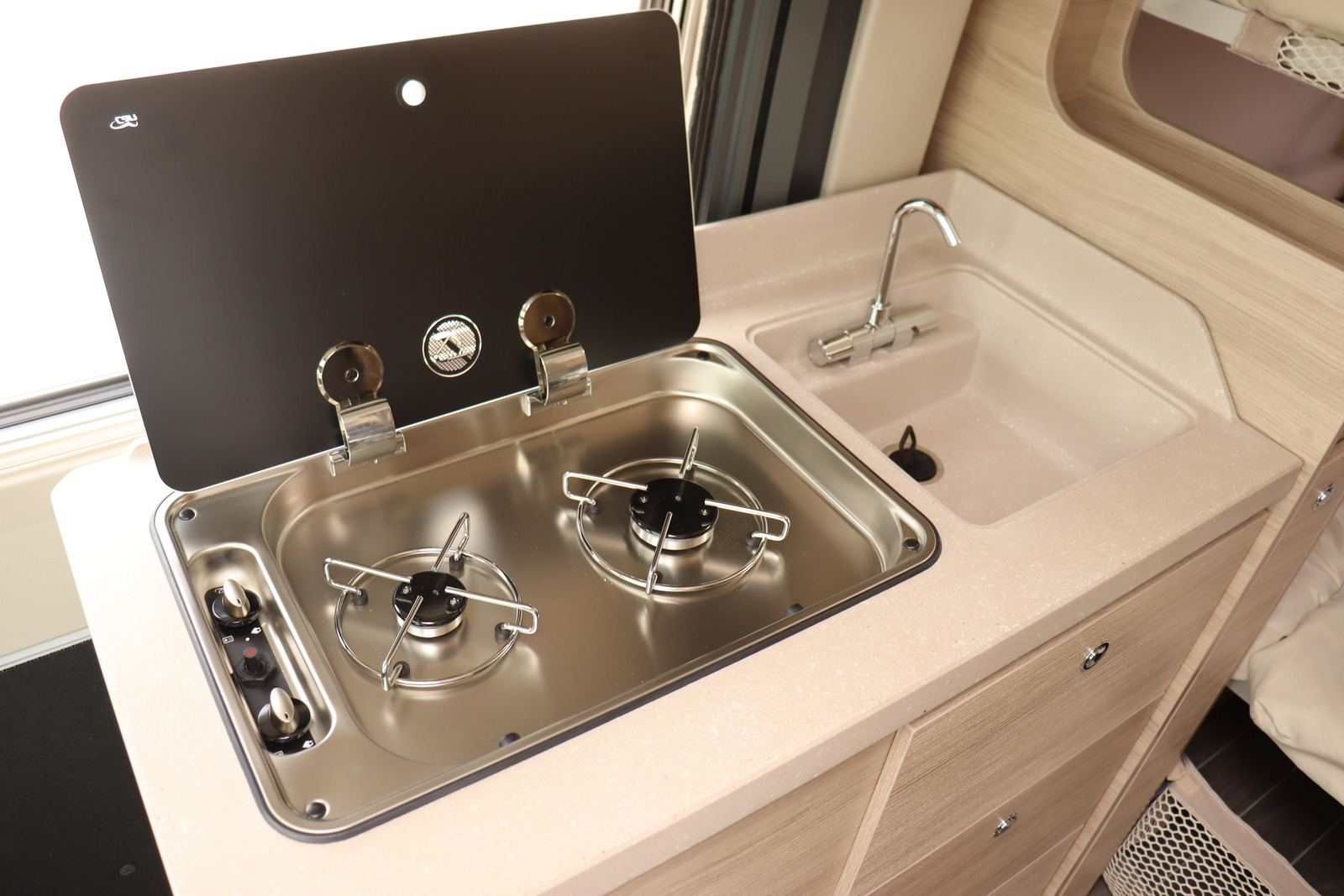 キャンピングカーバンコン