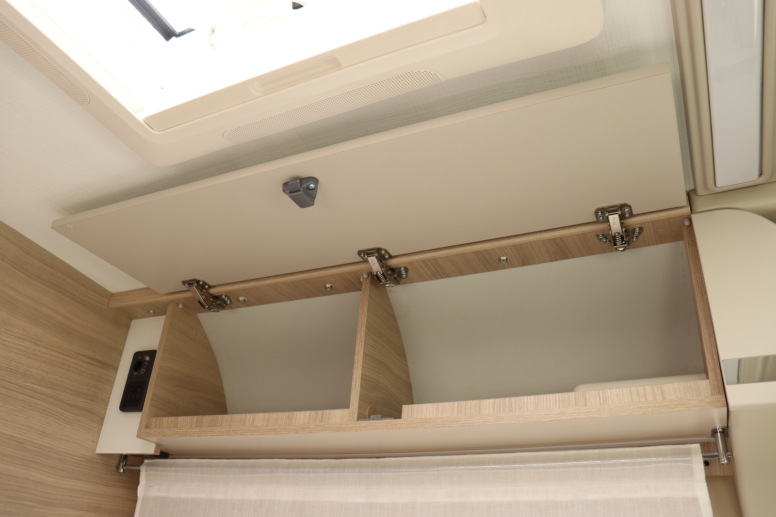 キャンピングカーバンコン