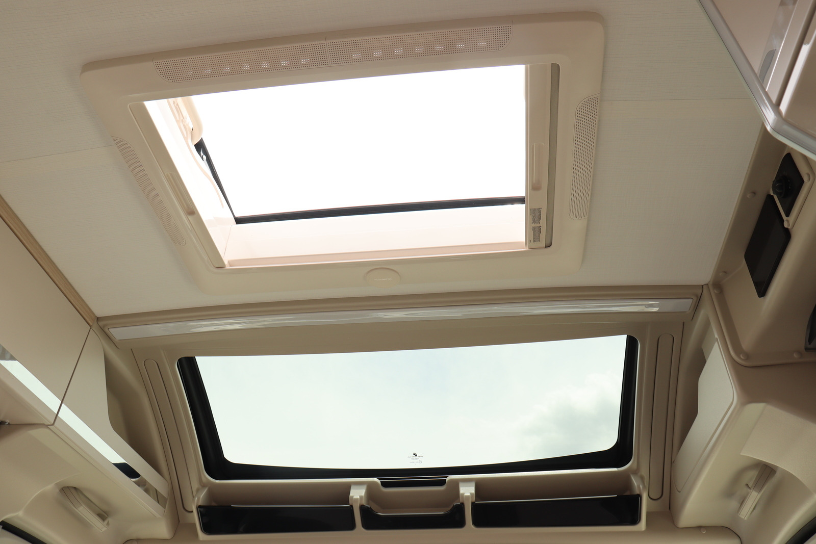 キャンピングカーバンコン