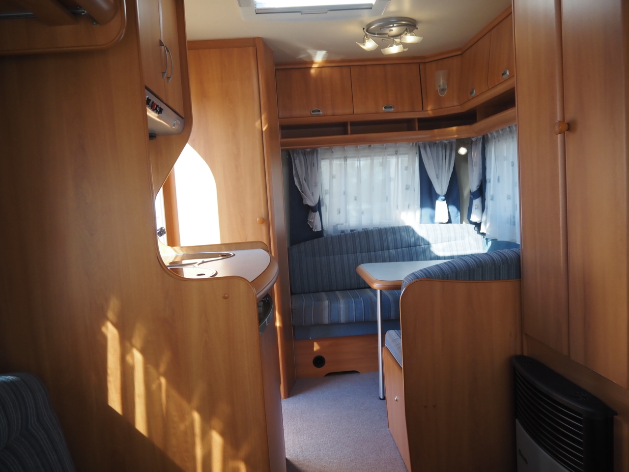 キャンピングカートレーラー