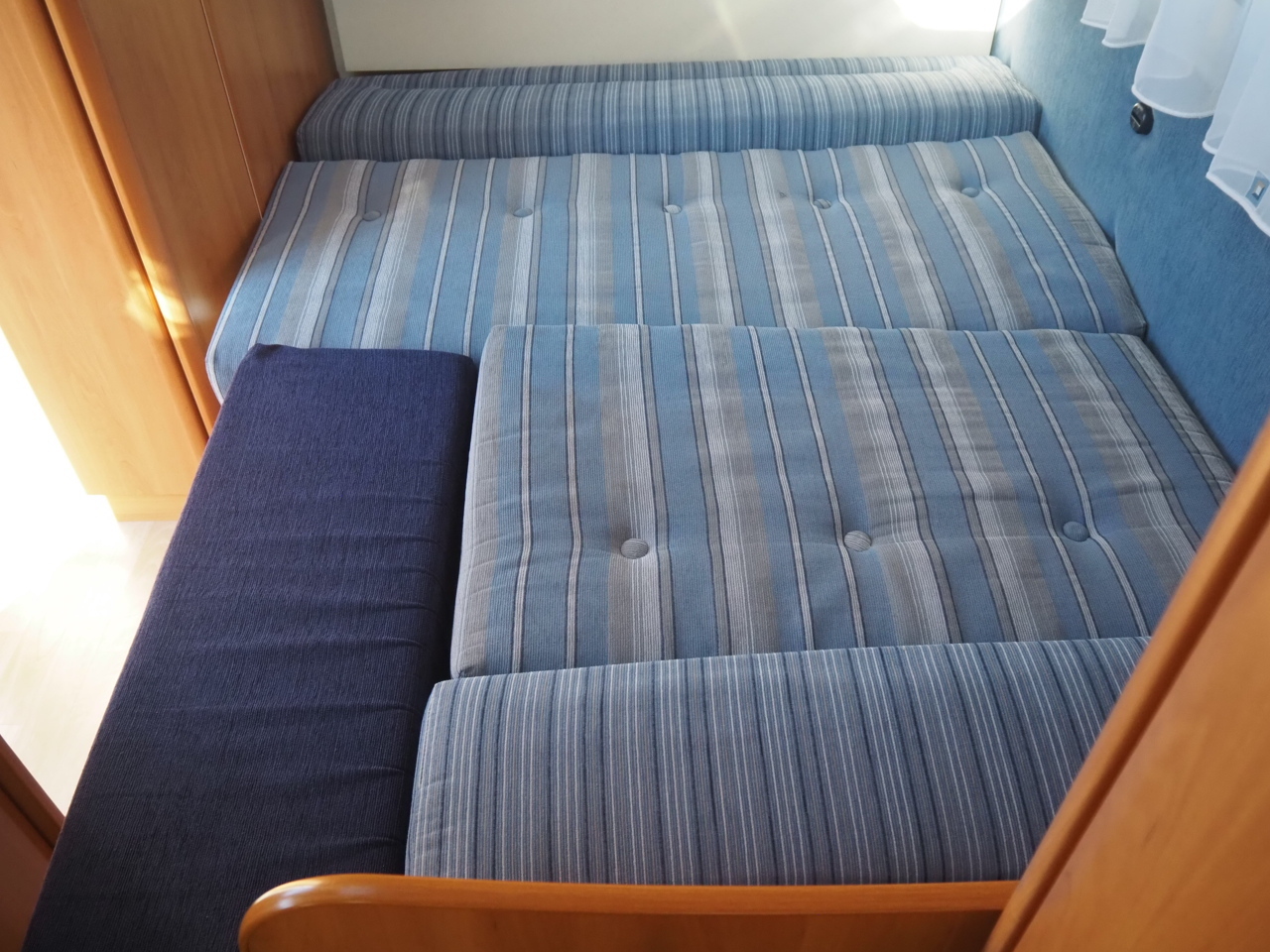 キャンピングカートレーラー