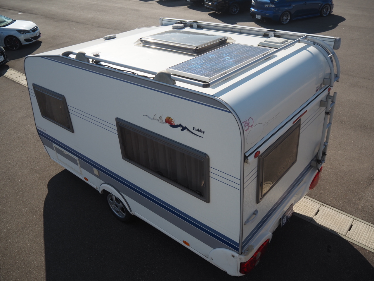 キャンピングカートレーラー