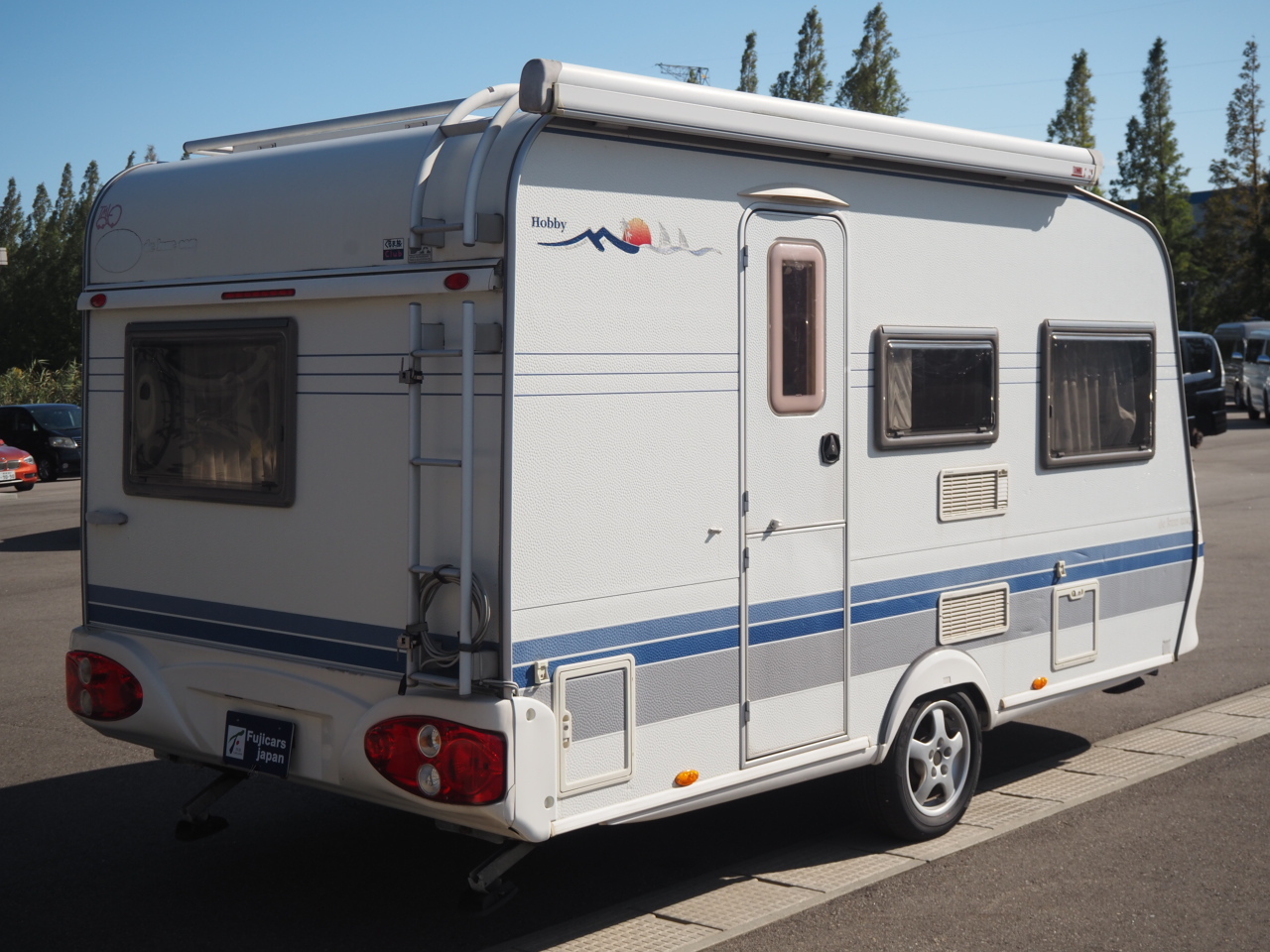 キャンピングカートレーラー