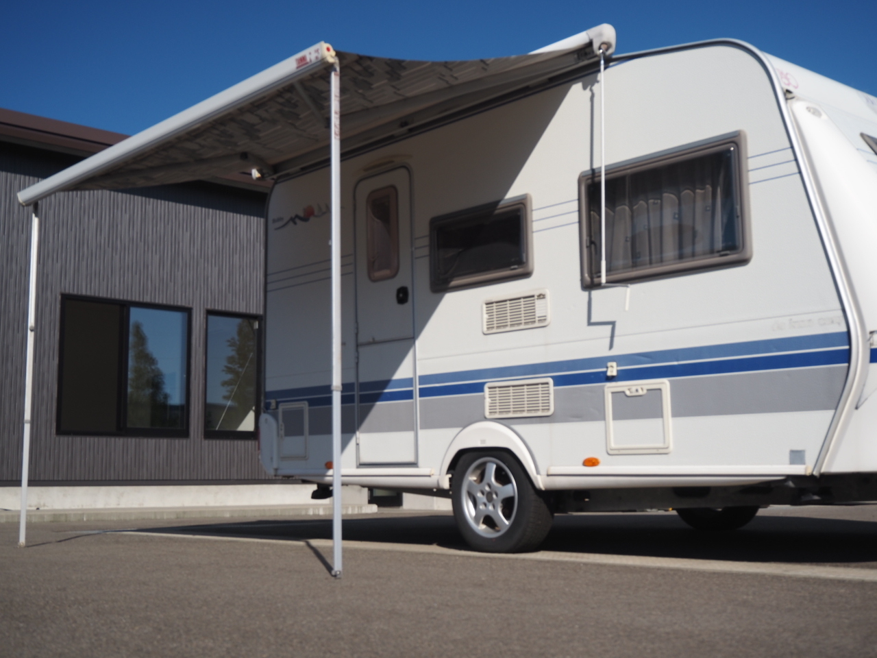 キャンピングカートレーラー