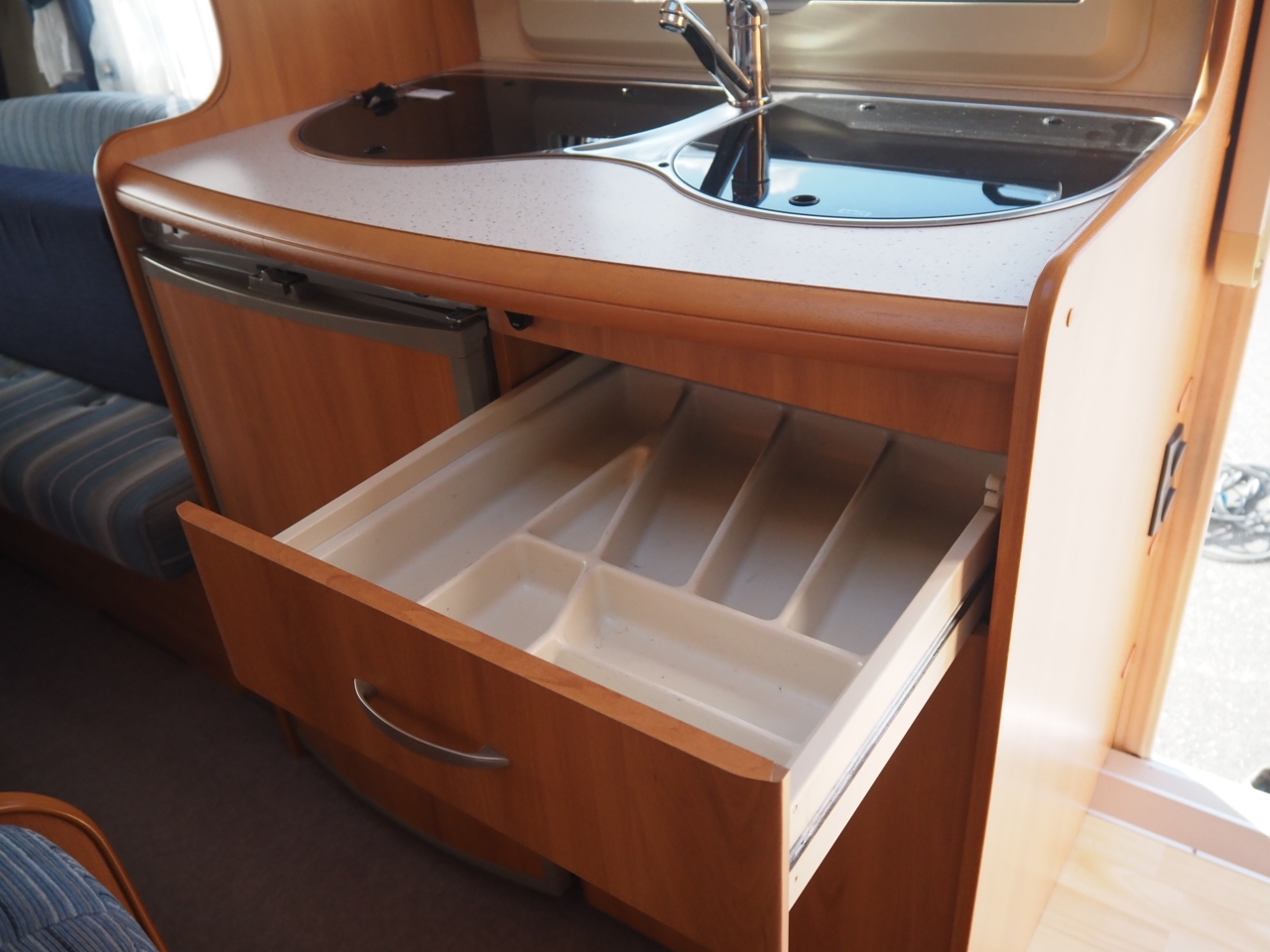 キャンピングカートレーラー