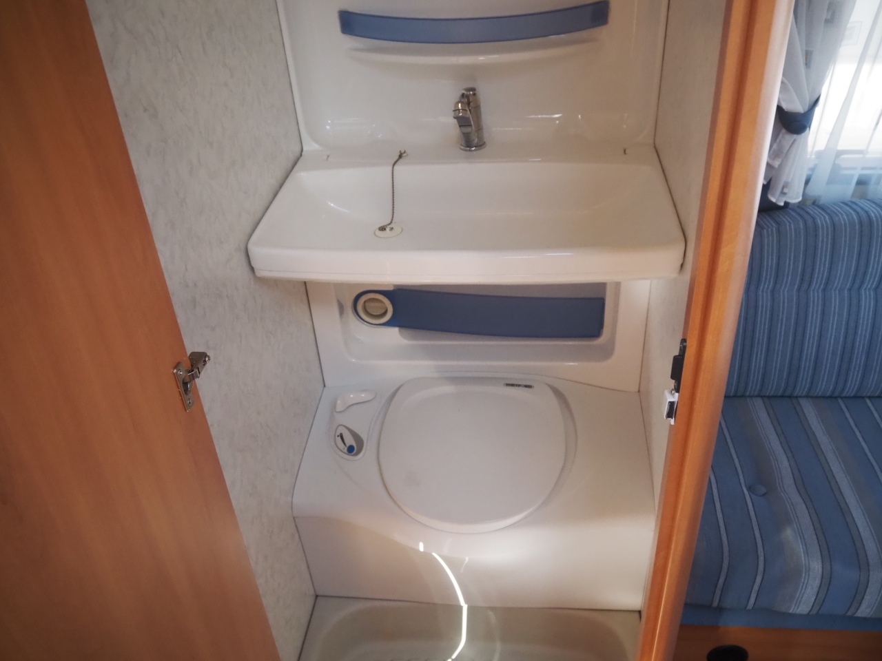 キャンピングカートレーラー