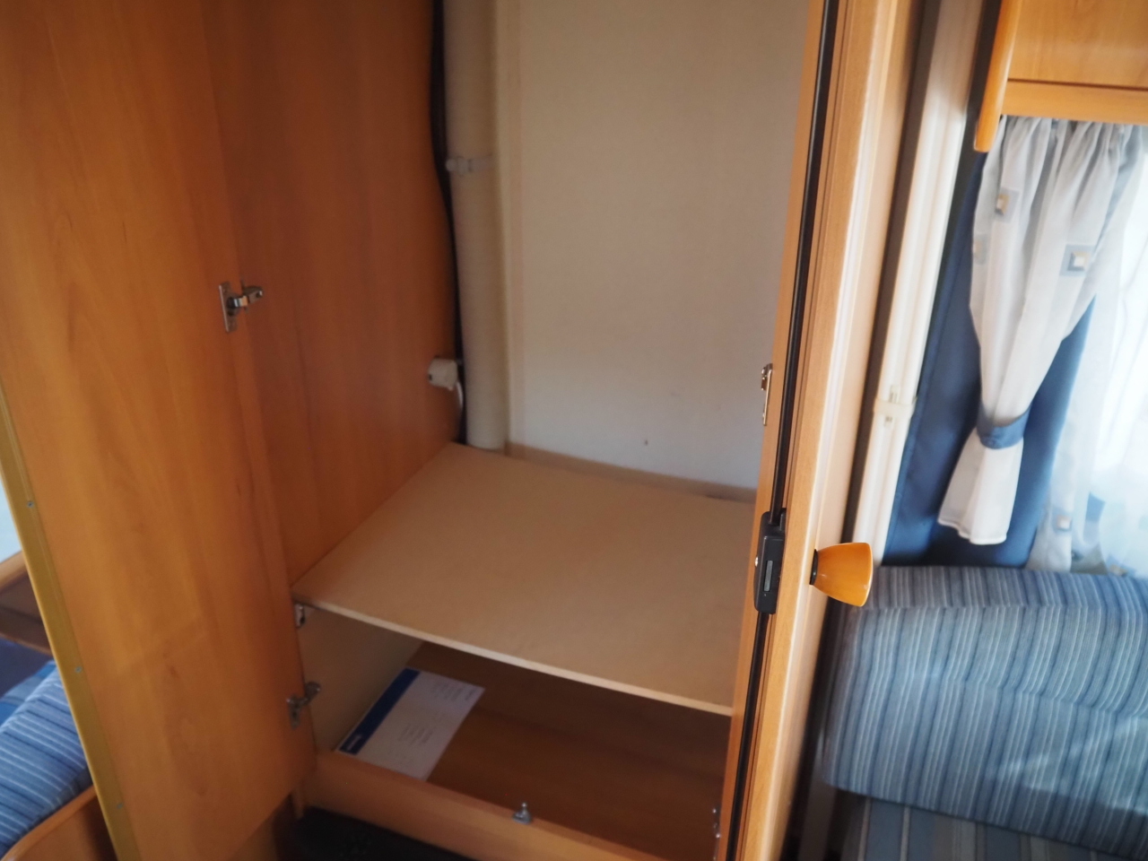 キャンピングカートレーラー