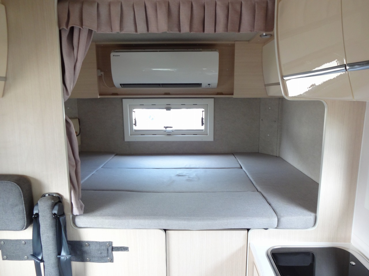 キャンピングカーキャブコン