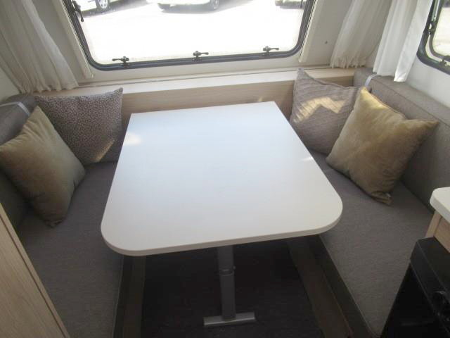 キャンピングカートレーラー