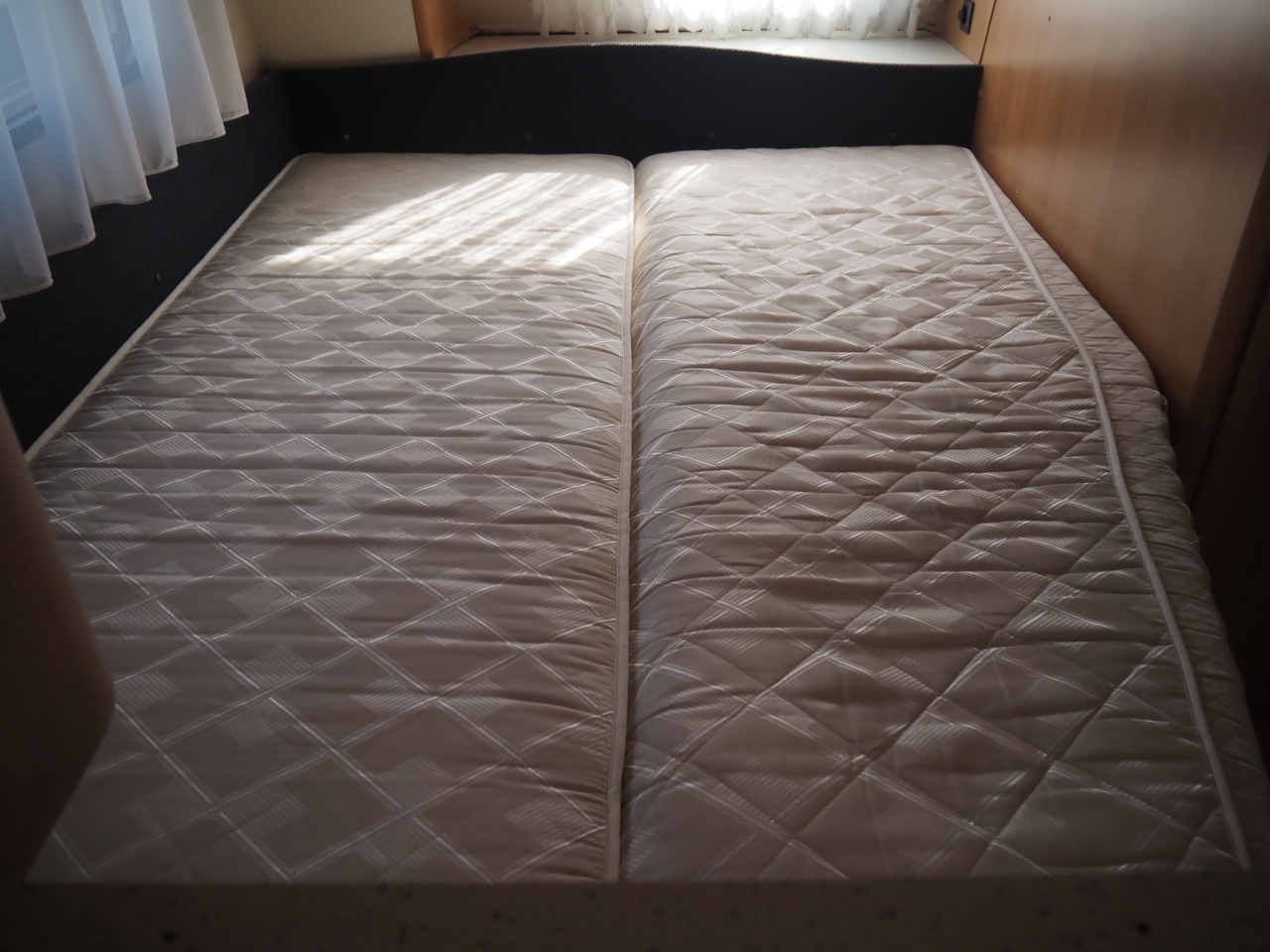 キャンピングカートレーラー