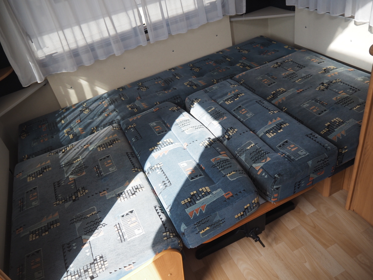 キャンピングカートレーラー