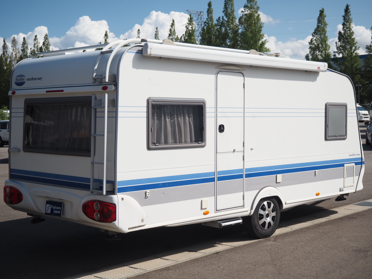 キャンピングカートレーラー