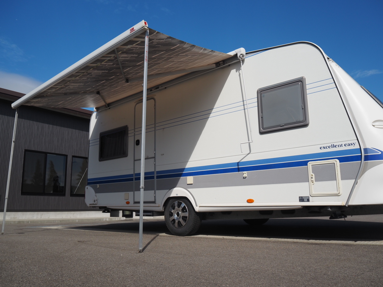 キャンピングカートレーラー