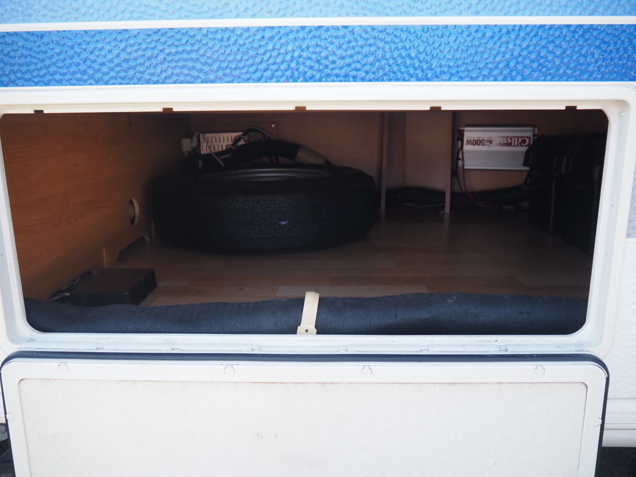 キャンピングカートレーラー