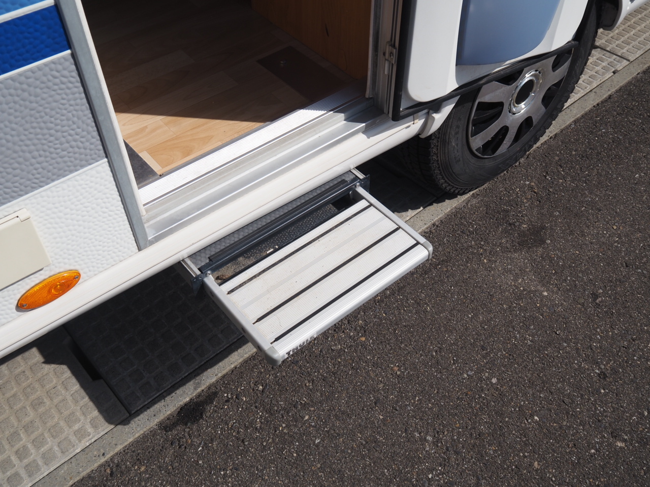 キャンピングカートレーラー