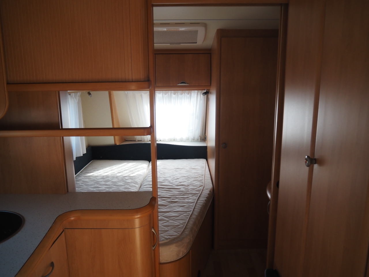 キャンピングカートレーラー