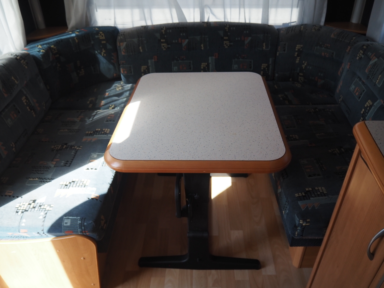 キャンピングカートレーラー