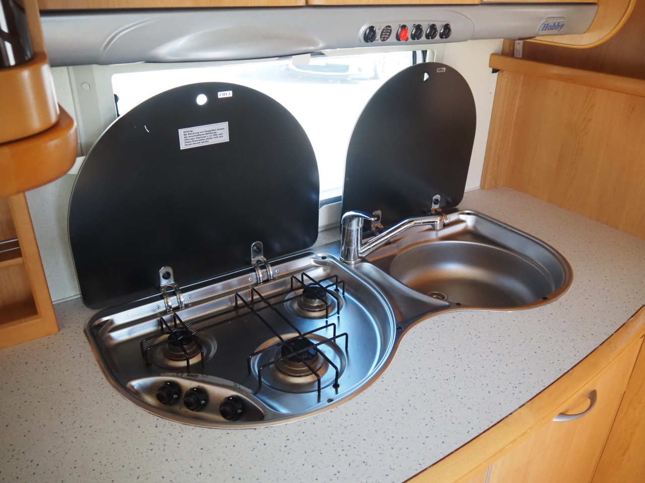 キャンピングカートレーラー