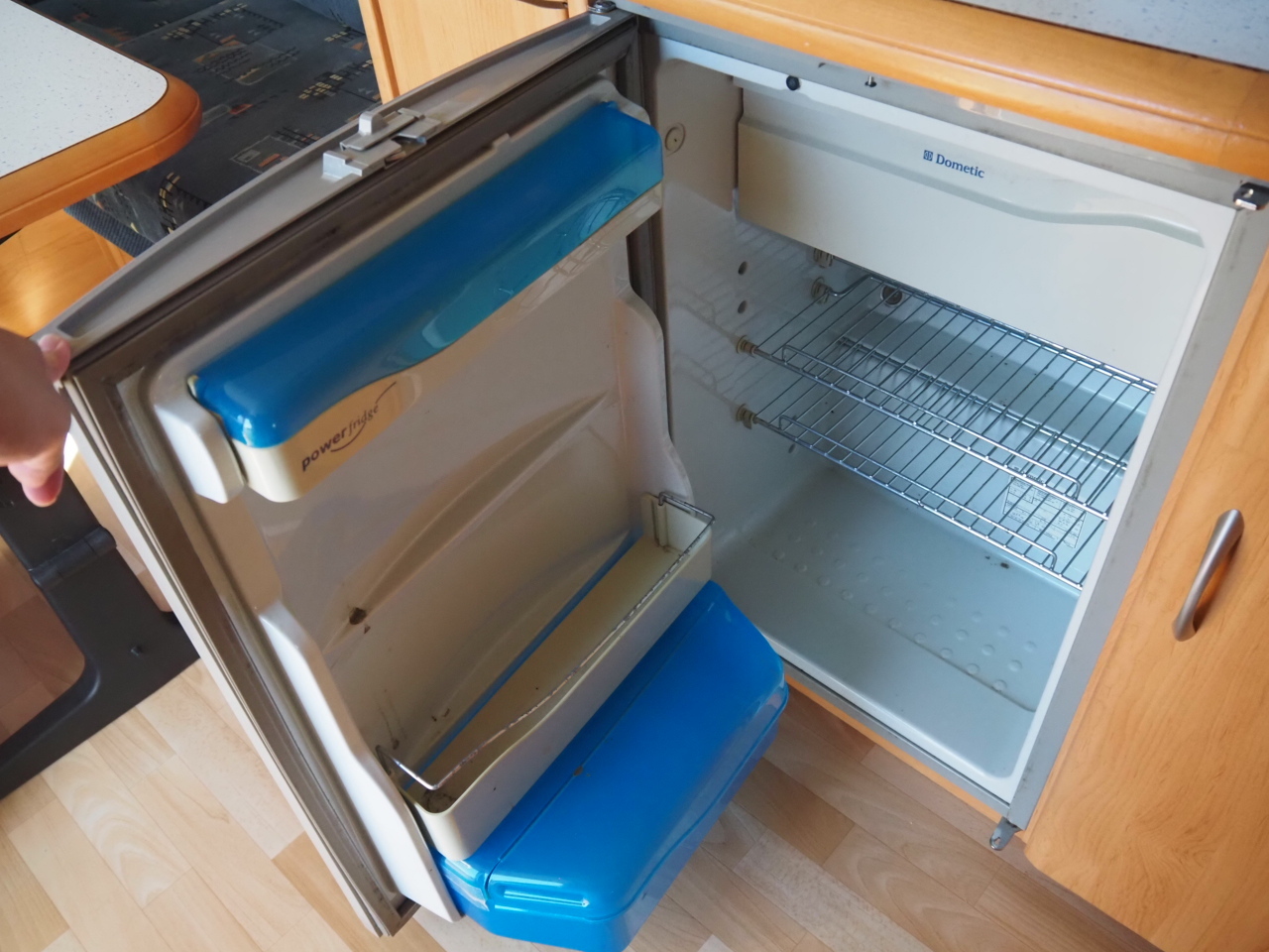 キャンピングカートレーラー