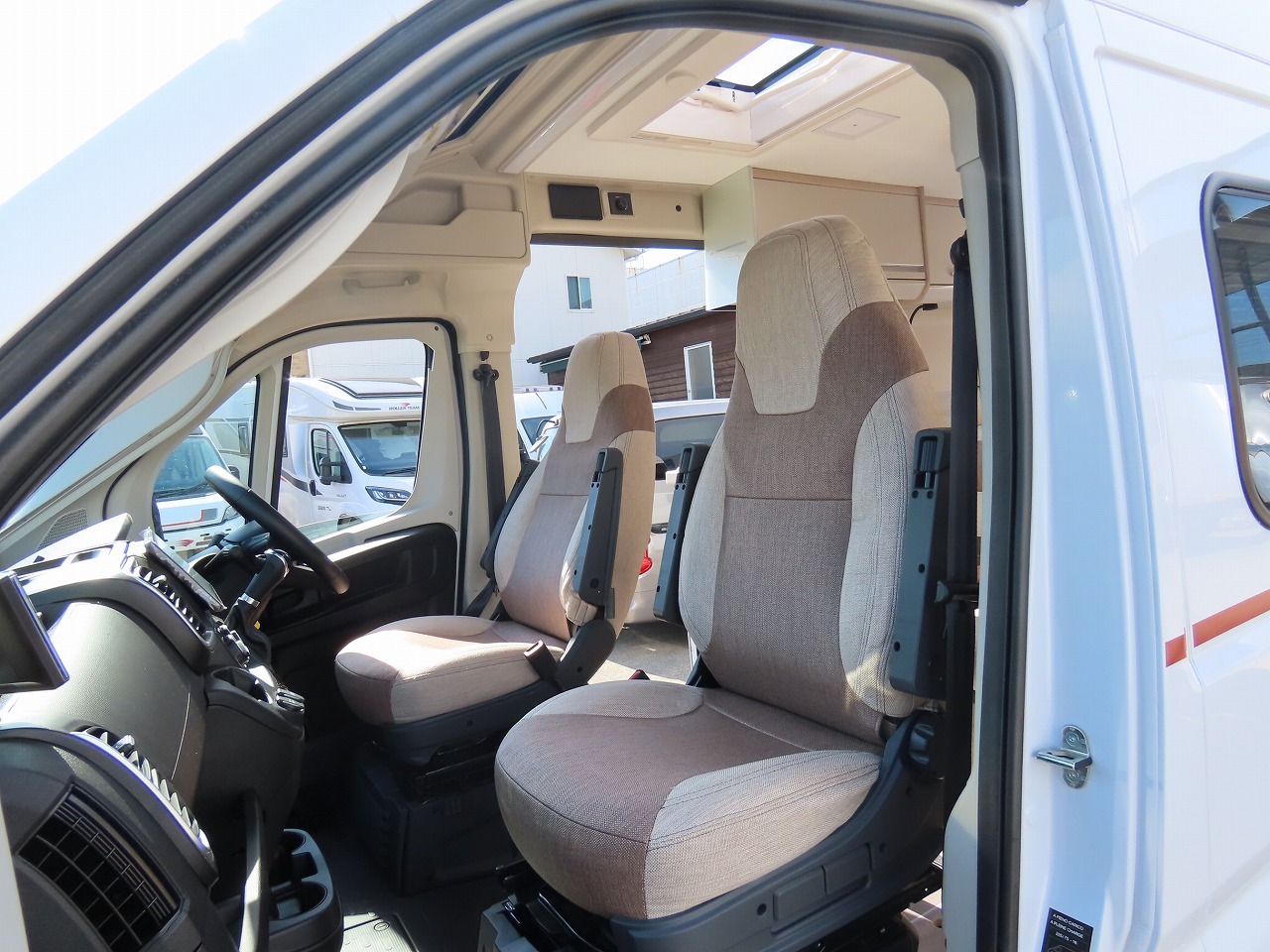 キャンピングカーバンコン