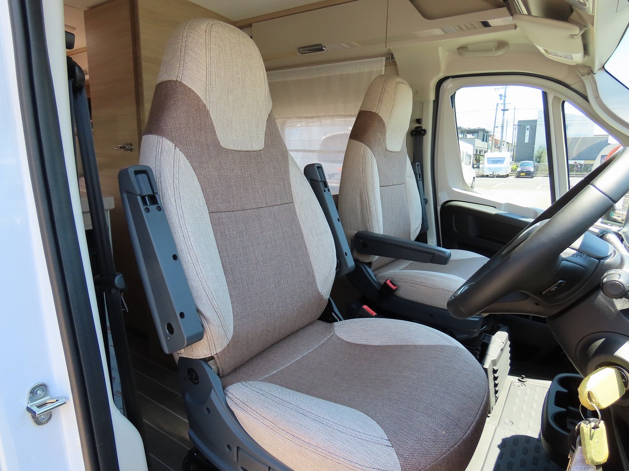 キャンピングカーバンコン