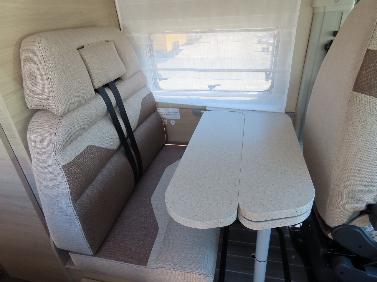 キャンピングカーバンコン