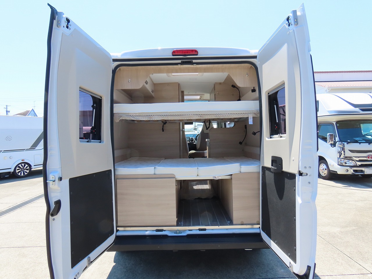 キャンピングカーバンコン