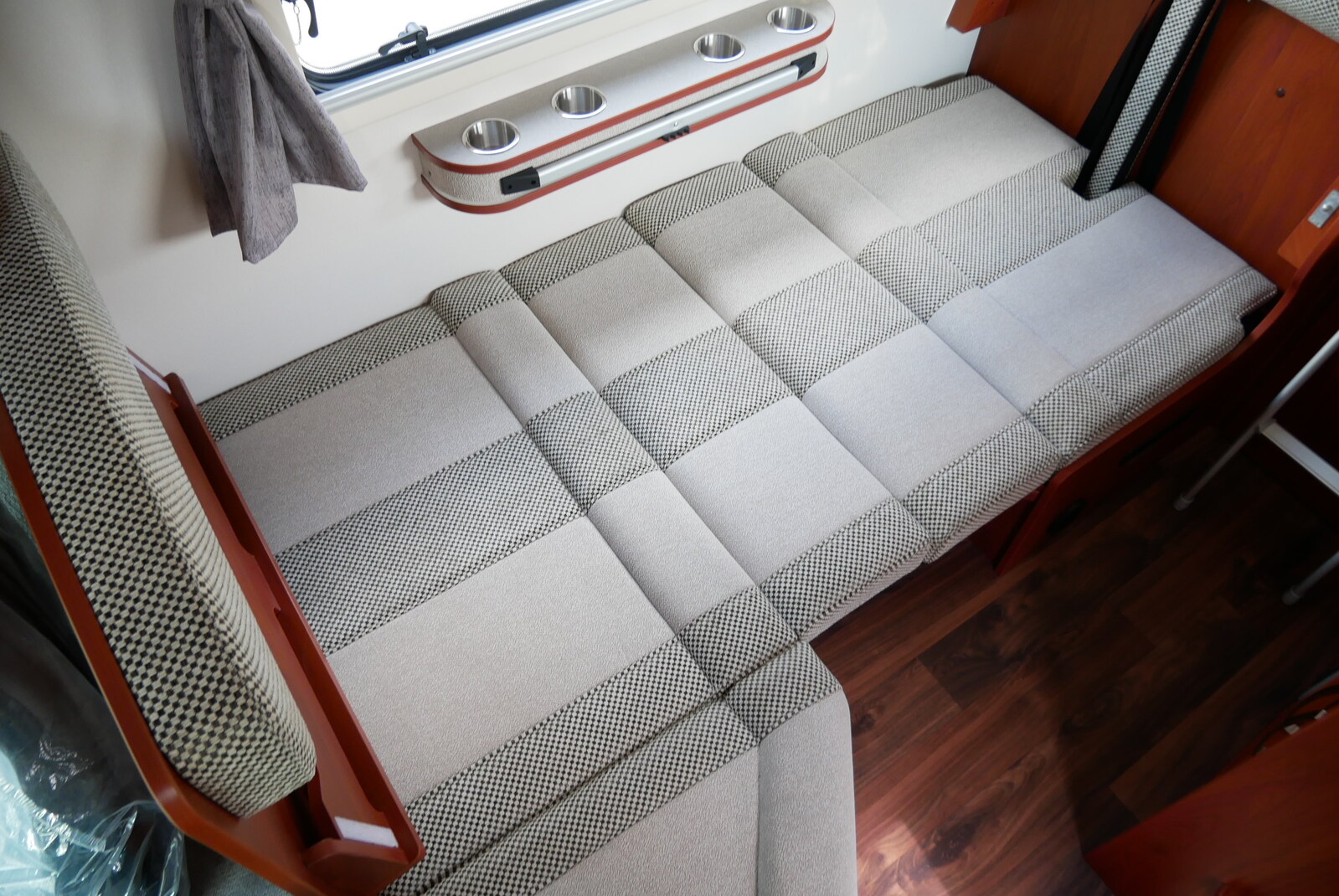 キャンピングカーキャブコン