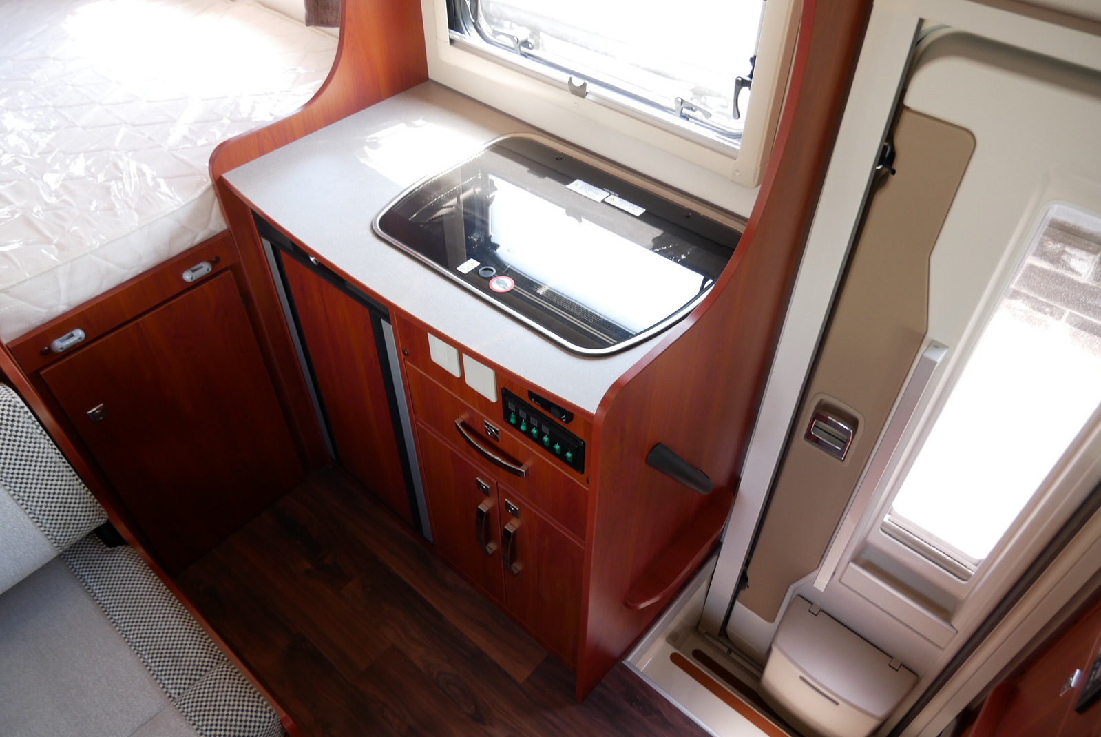 キャンピングカーキャブコン