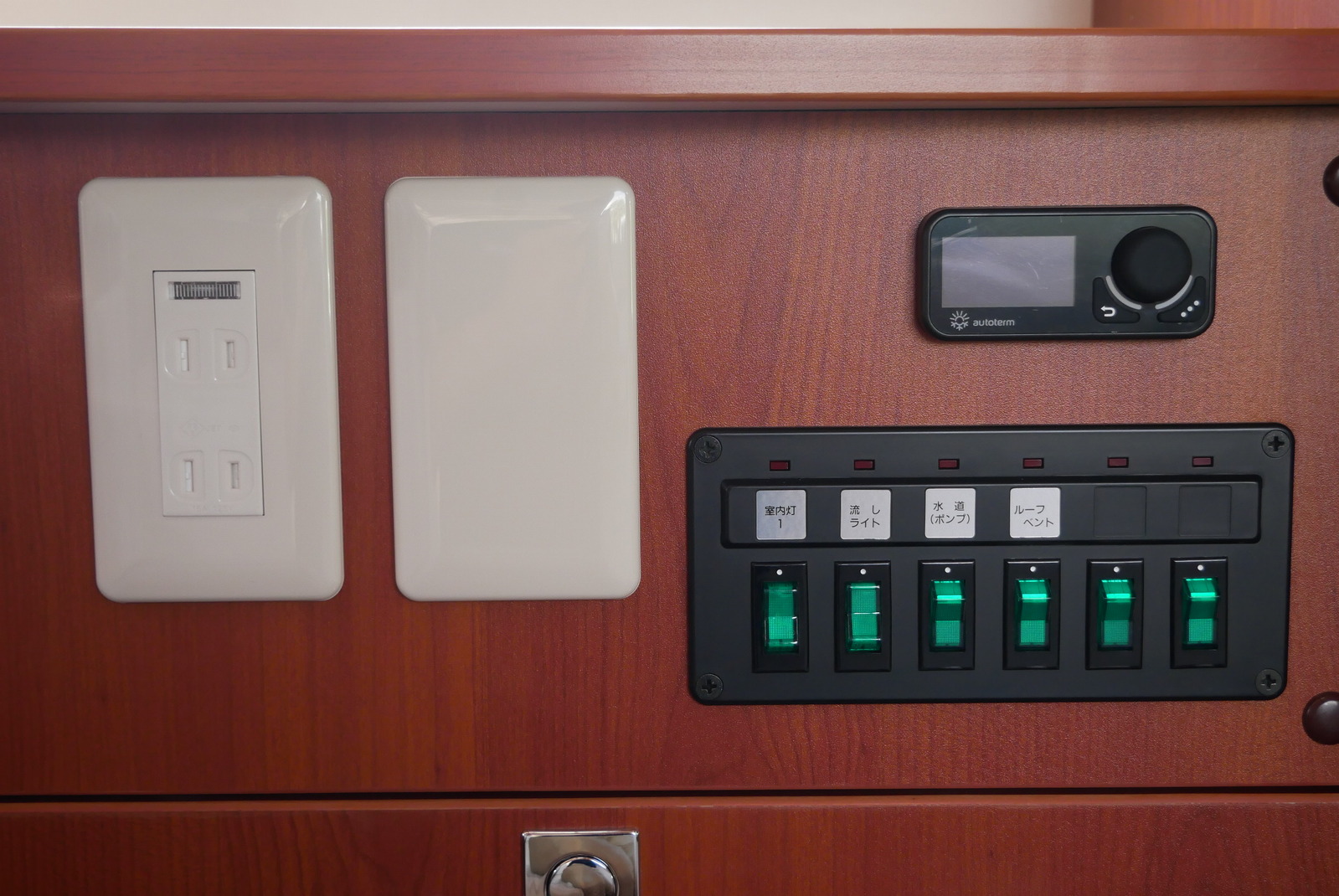 キャンピングカーキャブコン