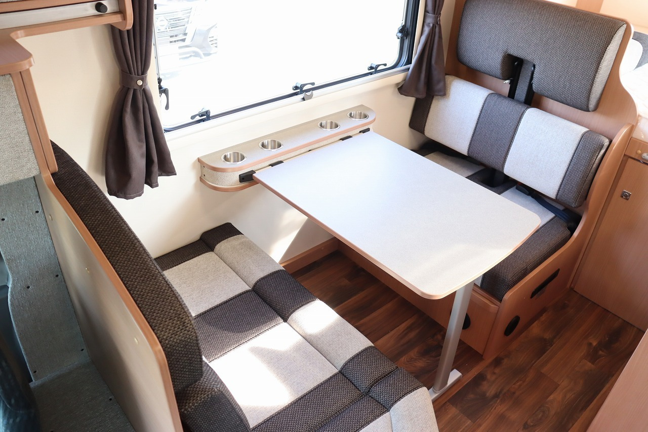 キャンピングカーキャブコン