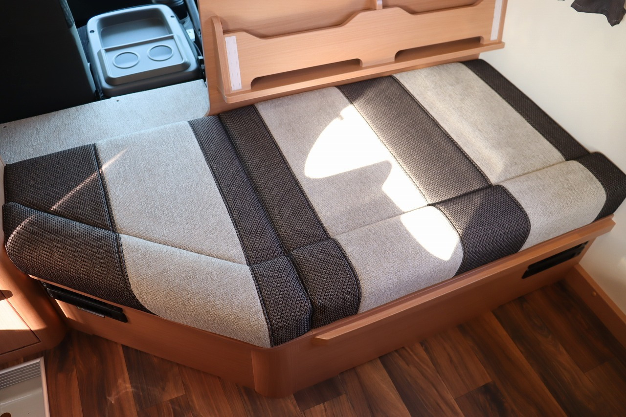 キャンピングカーキャブコン