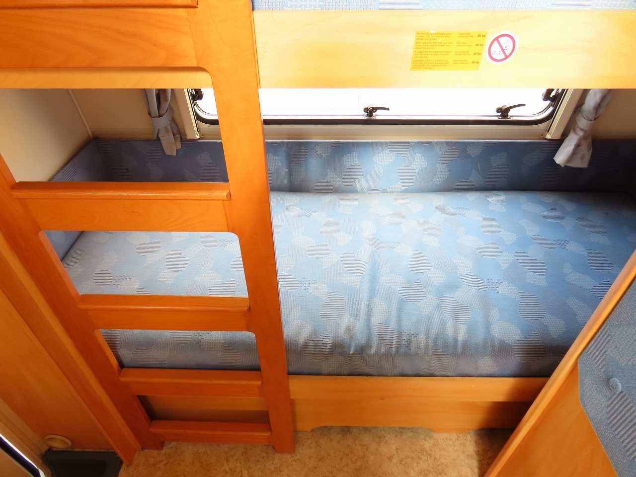 キャンピングカートレーラー