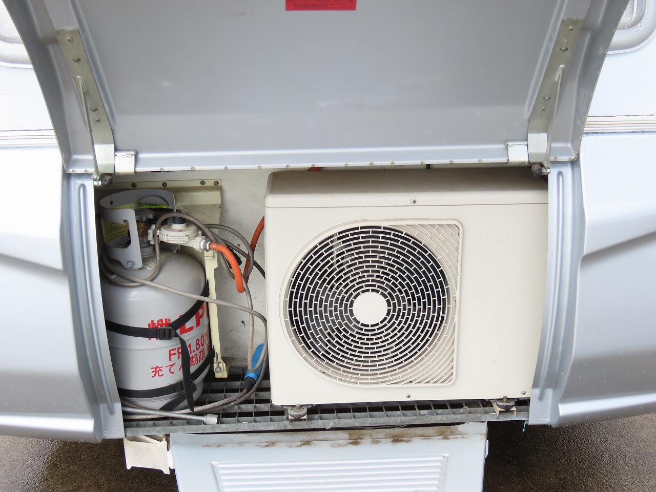 キャンピングカートレーラー