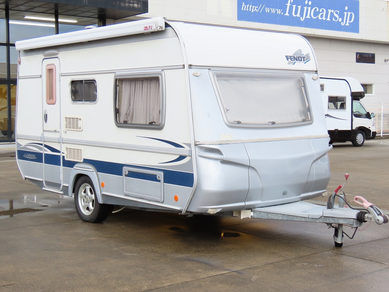 キャンピングカートレーラー