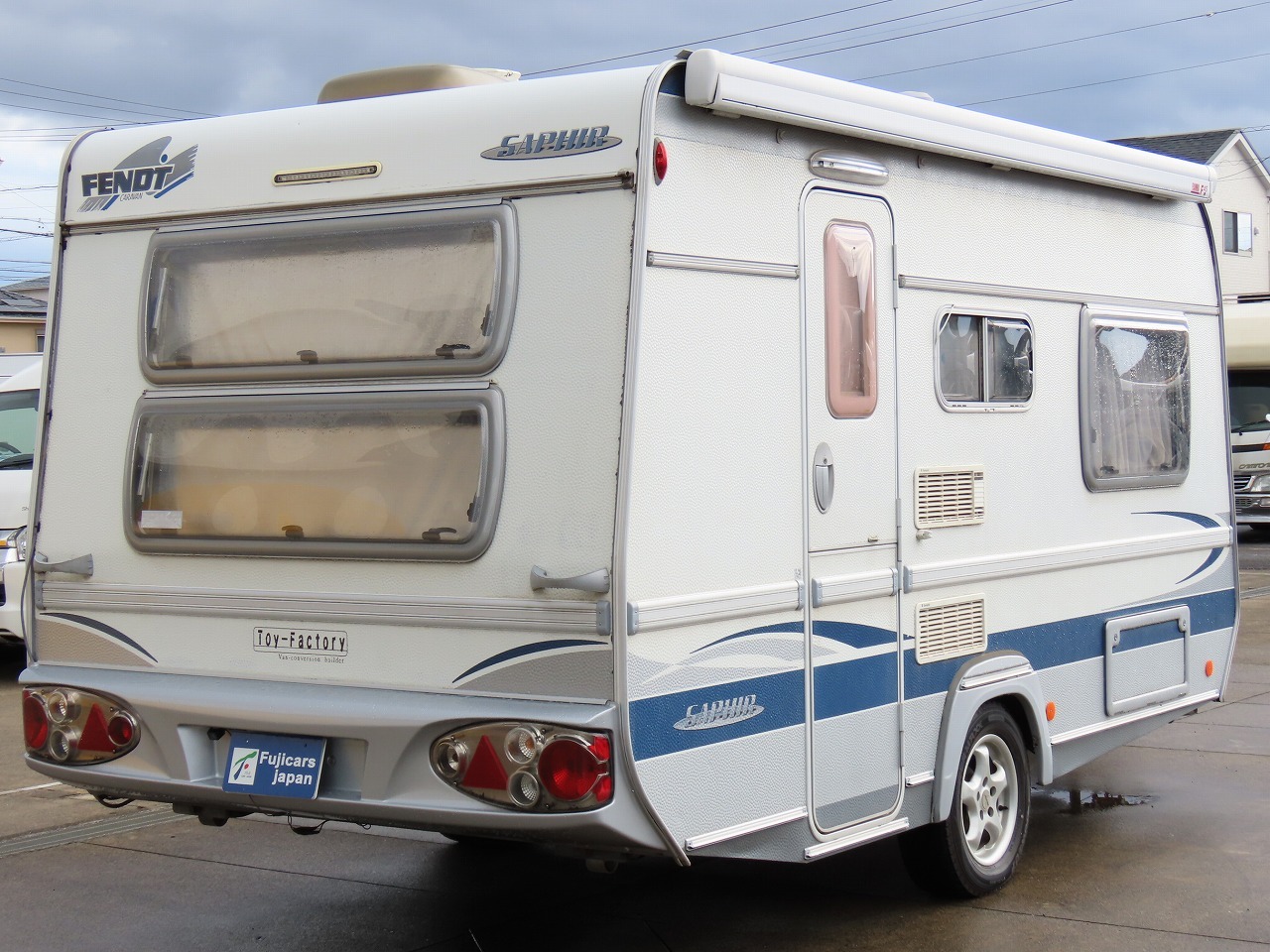 キャンピングカートレーラー