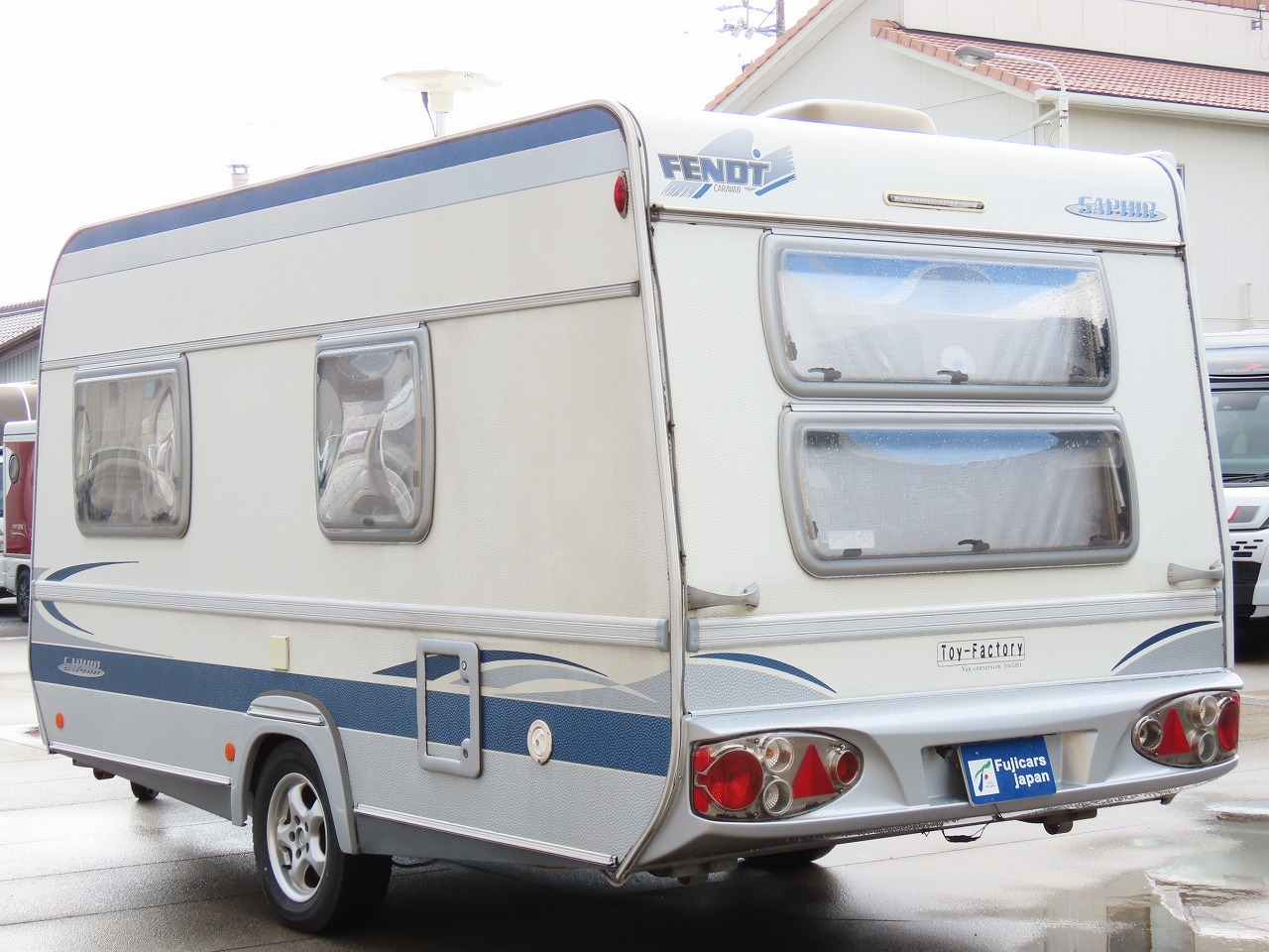 キャンピングカートレーラー