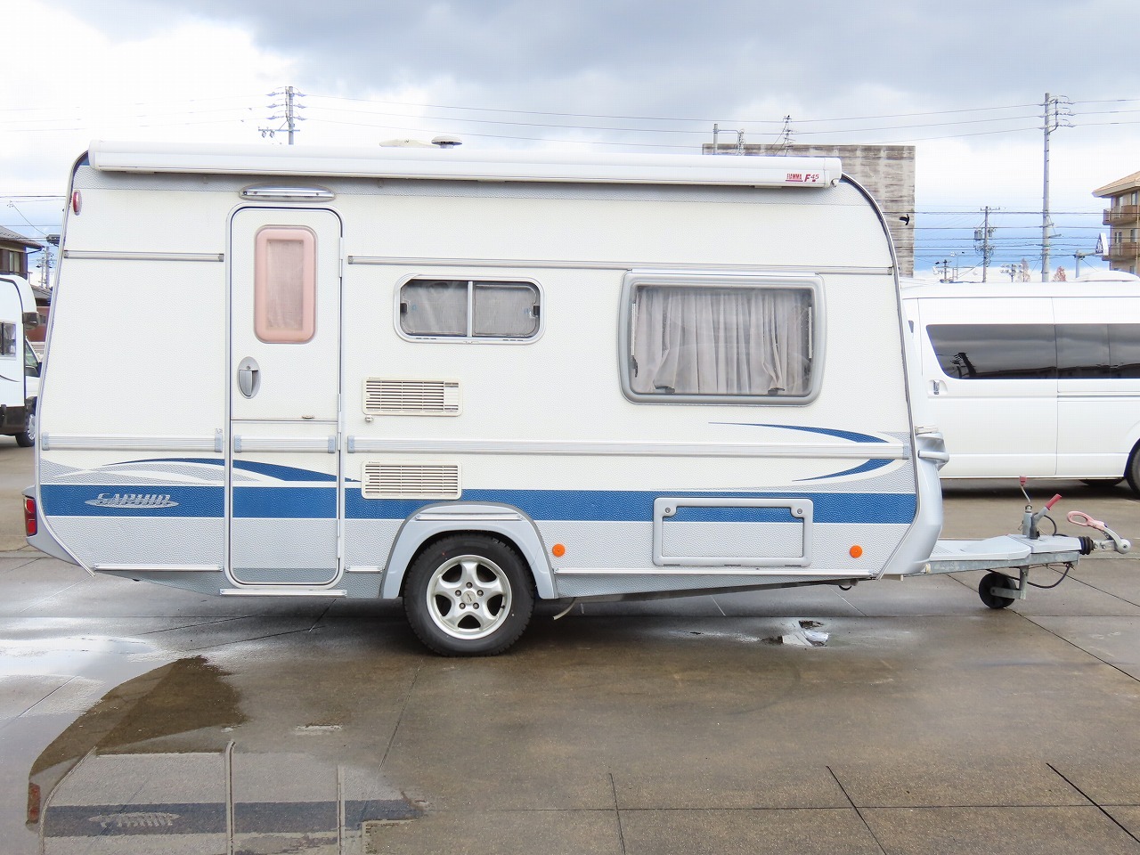 キャンピングカートレーラー