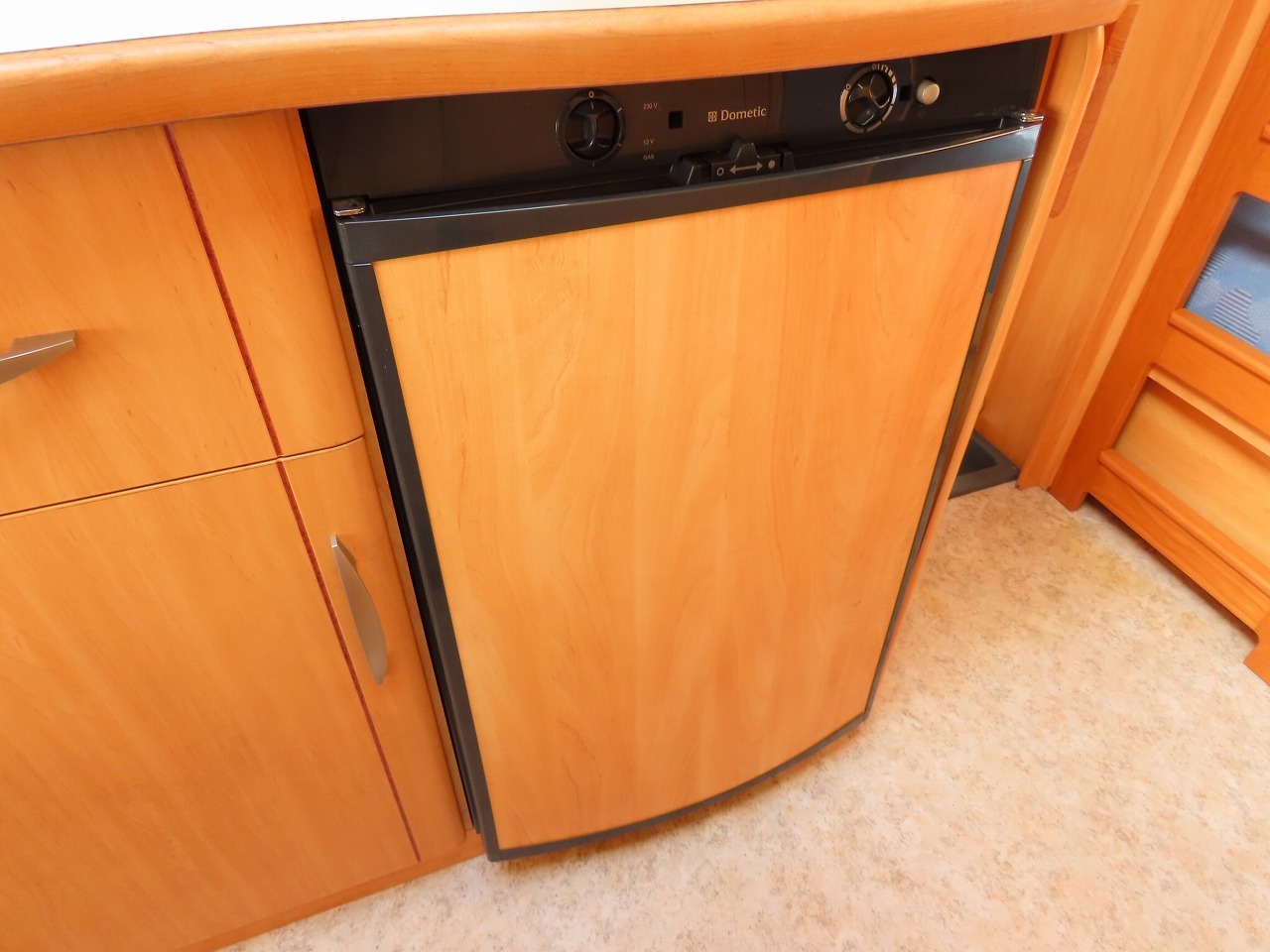 キャンピングカートレーラー