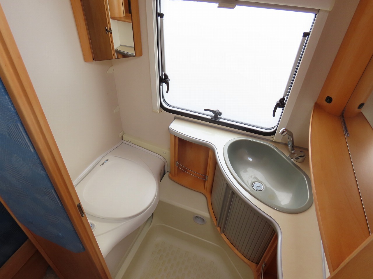 キャンピングカートレーラー