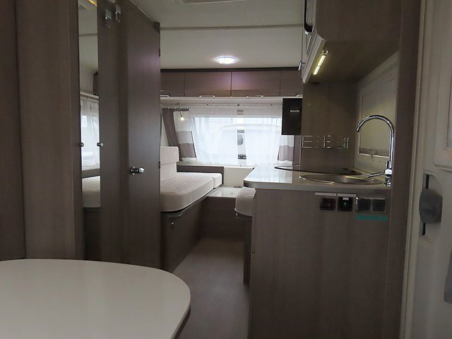 キャンピングカートレーラー