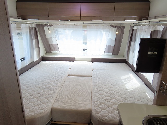 キャンピングカートレーラー